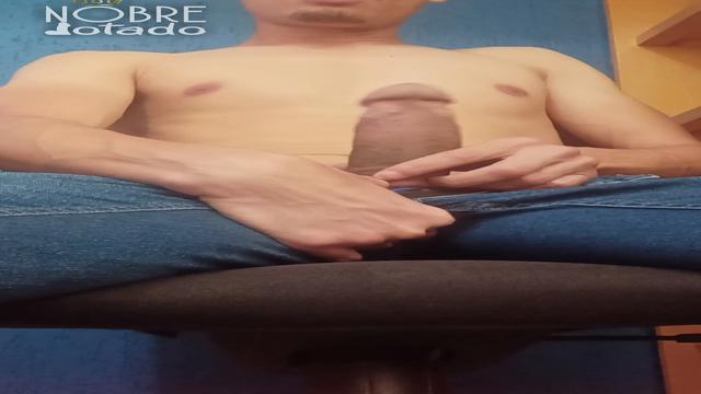 Prévia da punheta e gozada no escritório