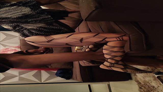 0267- Fazendo o Pretinho Novinho Gozar 