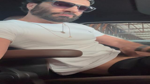 Tesão bateu no carro antes d entrar no mercado…