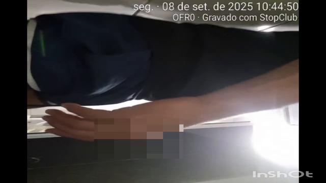 Pegação com 2 Casados heteros no banheiro 