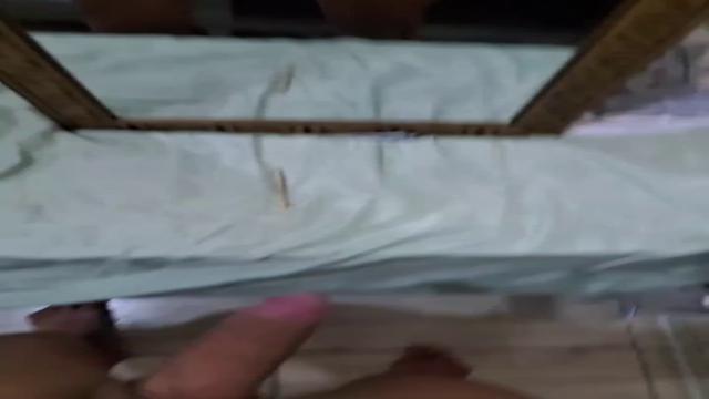 Maloka mostrando sua pica cabeçuda no espelho