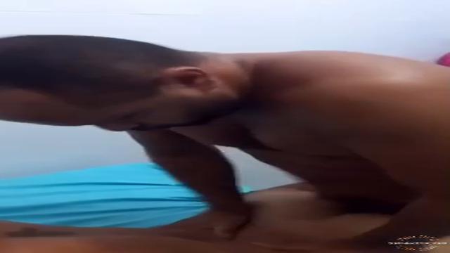 Comendo o marido do policial