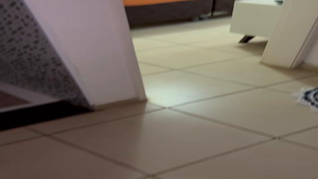 O maridão do cara foi no mercado, e eu estava lubrif...