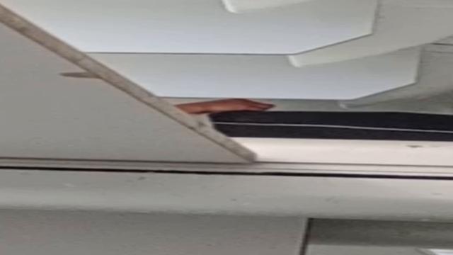 Delícia de pica do boy da calça preta 