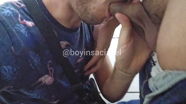 340 - Ganhando leite no banheiro da balada