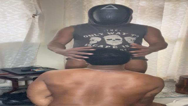 Ajoelhou tem que mamar seu puto!