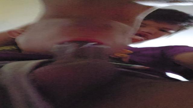 Laceando a garganta do mlk socando sem pena