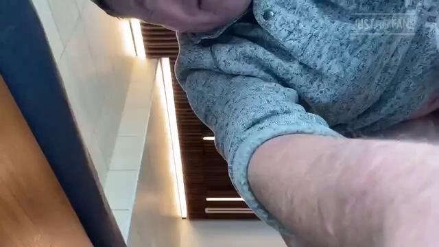 PILOTO FOI SEDUZIDO NO AEROPORTO 