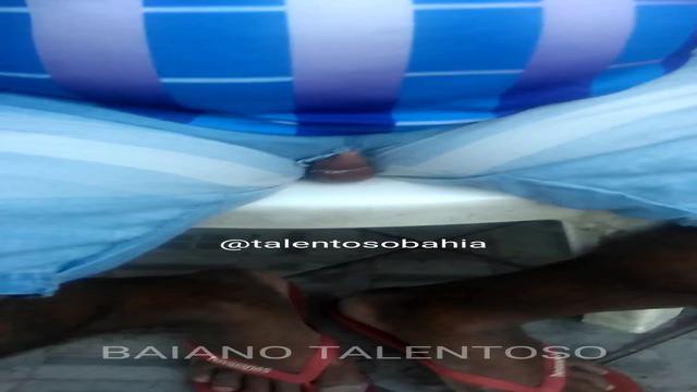 HJ ATARDE PASSEI NUM BARZINHO ONDE FERVE DE COROA, D...