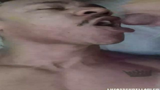 Bebendo leitinho 