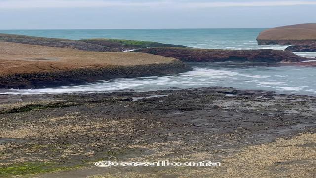 Foda nas pedras da praia 