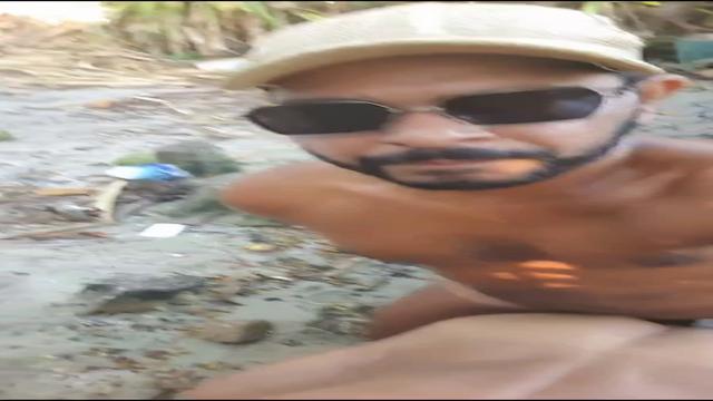 Fudendo com 2 putos na beira da lagoa 