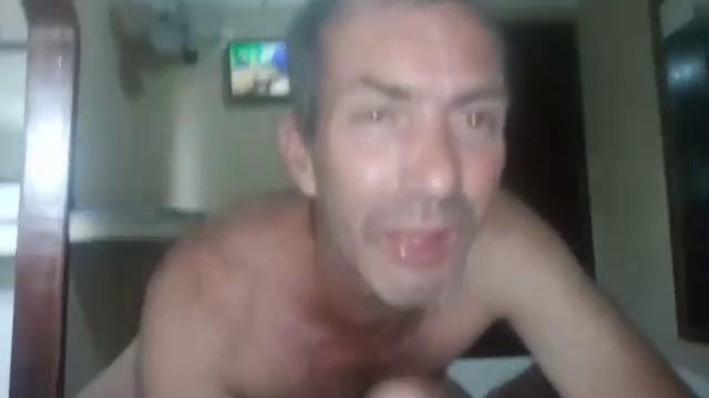 Novinho me fez engasgar com a pica dele 