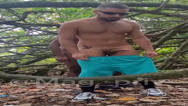 Taquei a piroca no cuzinho desse puto na trilha 