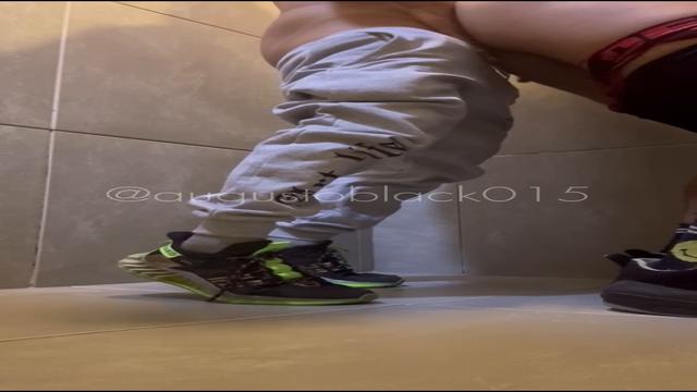 Tesão bateu durante o treina e não teve jeito, já ar...