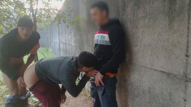 Os machos me fizeram de deposito de porra nas trilhas