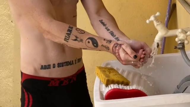 aquela limpeza com uma gozada hehe