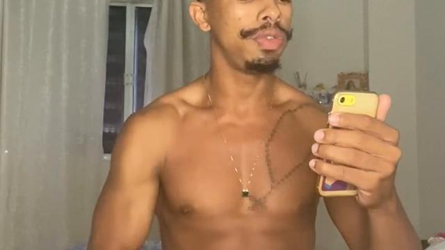 Aquela punheta com o primo pelo celular?