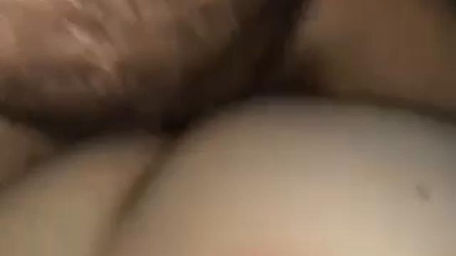 Casado putinha goza pelo cu 