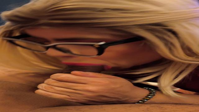 Mamando o negão até receber leite na boquinha 