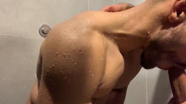 Metendo no banheiro da academia 