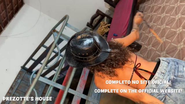 Come see the hot transvestite fucking the farmer in secret.