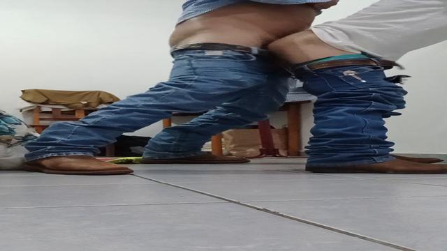 Cowboy tesudo louco pra gozar!!!