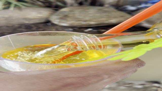 Aperol Piss Pro novin sedento