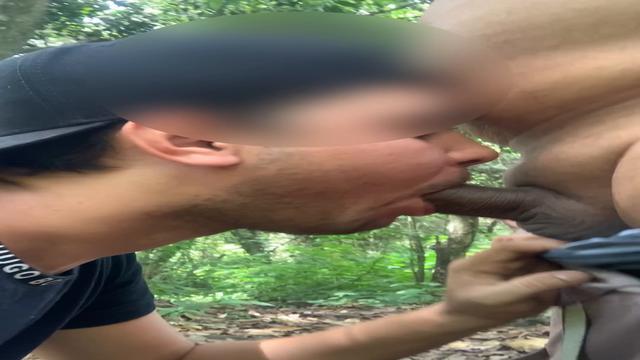 Amo chupa rola de velho gordo 