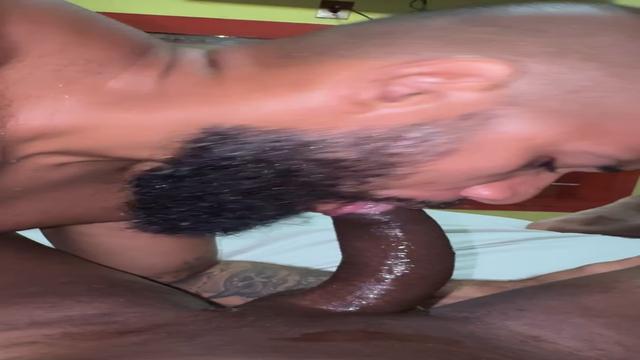 gozando com o negao roludo