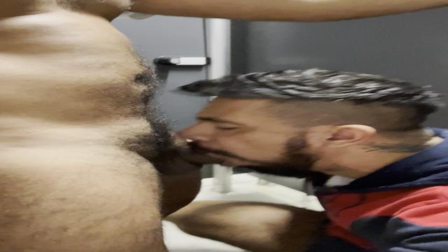 Dando no banheiro da estação pinheiros.  Parte 2