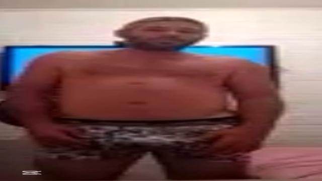 Maduro 49 anos peludinho dando aquela gozada de roti...