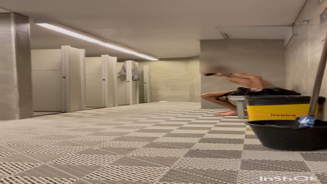 Esse magrinho estava de olho no pauzudo do último ví...