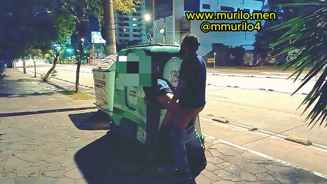 PRÉVIA ... COMI O GURI NO MEIO DA RUA