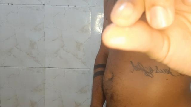 Caraca tudo tem sua primeira vez bate uma e engolir ...