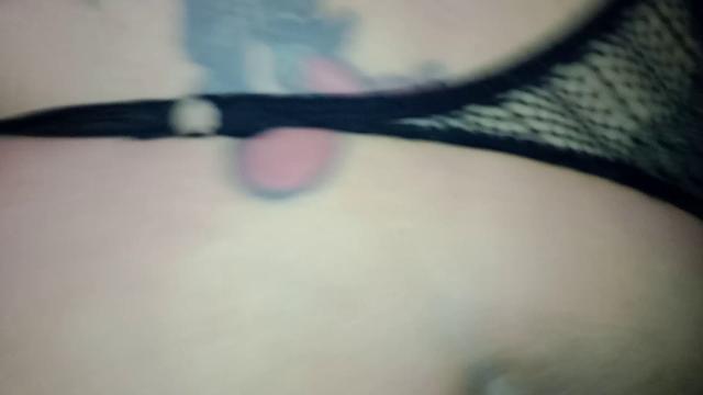 Casal fode na cabine durante festa 