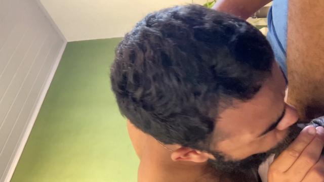 Dei uma surra de pica no Barbudo guloso e o Maridão ...