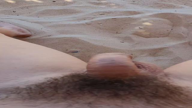 Praia naturista comendo o gringo