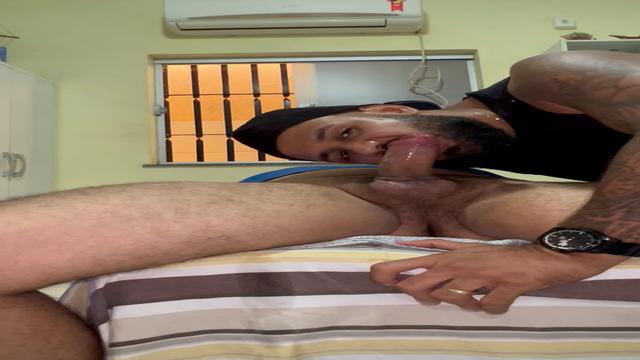 video 226 - mamando o casado ate a pica latejar