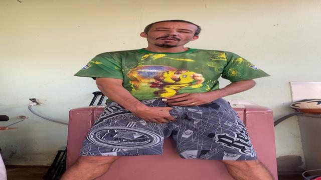 De Bermuda Tek tel, bati uma punheta ao ar livre. 