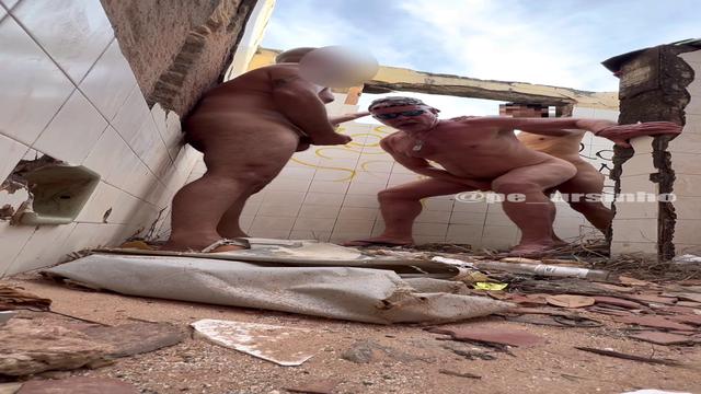 LEITADAS NA CASA ABANDONADA