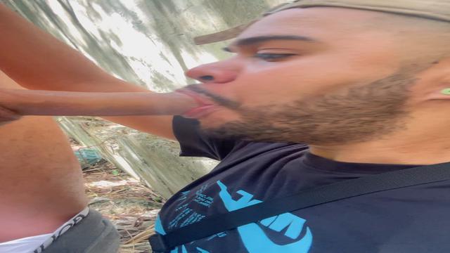 Novinho pirocudo sendo mamado