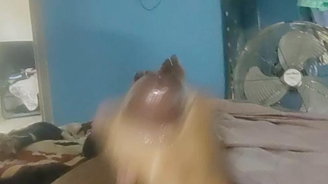 Punheta após acordar tesudo