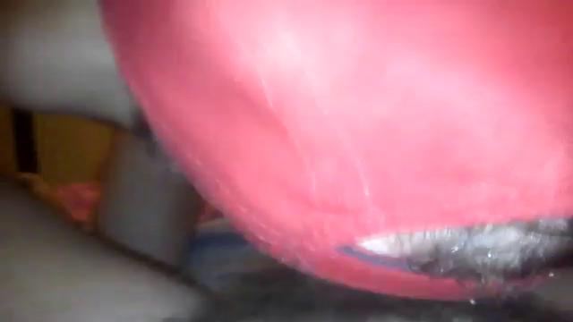 Putinho mamando rola pentelhuda