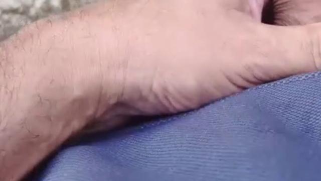 O macho me pegou no meio do mato e arrombou meu rabo...