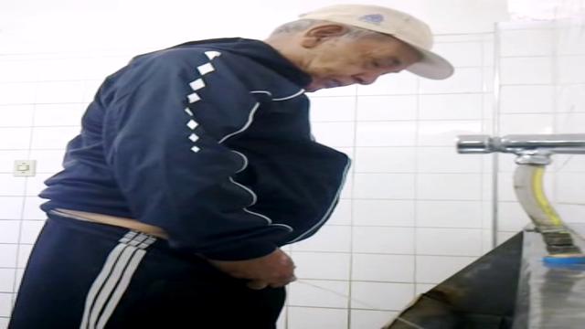Pissing #103