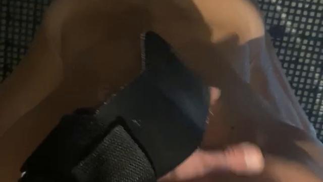 Dando de mamar no banheiro do cross