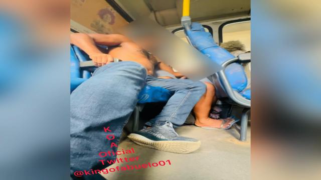 Atacando vovô tarado no bus 