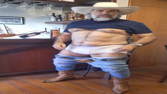 CHEGUEI EM CASA DE MALAO EXALANDO CHEIRAO GOSTOSO DE...