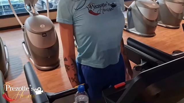 Vejam, Aluno de academia fode com sua estrutora trav...